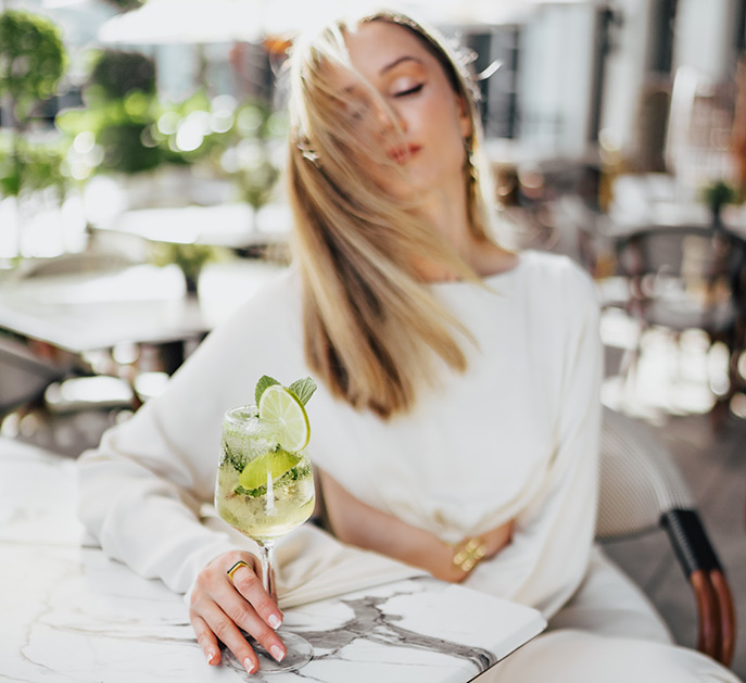 Relaxing with a Refreshing Mojito on a Sunny Day | Helena Modern Riviera